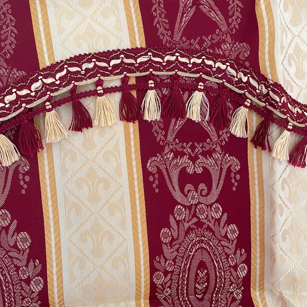 Red & Cream Drape - Picture 3 of 4